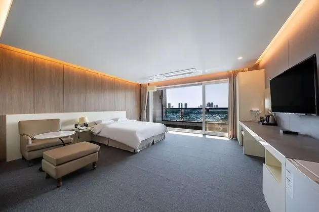 Deluxe Tek Büyük Yataklı Oda, Balkon (Front View)