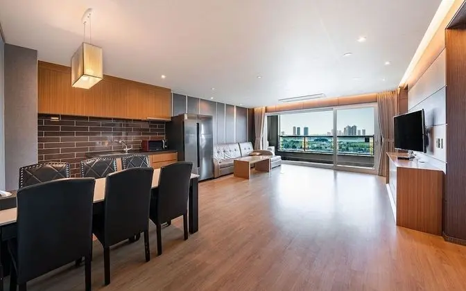 Oda (Suite (24 pyeong/front view/balcony))