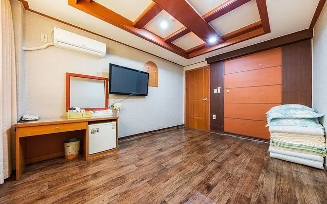 Oda (Ondol room)
