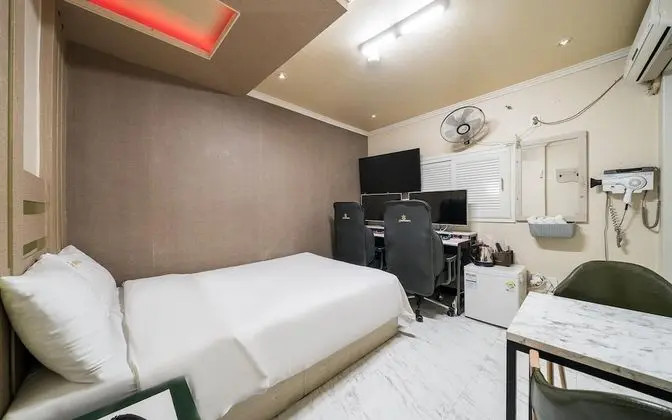 Oda (Couple PC Room (High Spec 3070 Netfli)