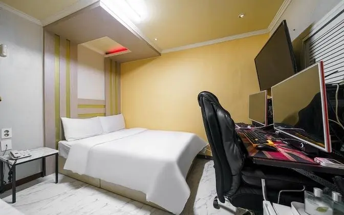 Oda (Couple PC Room (High Spec 3070 Netfli)