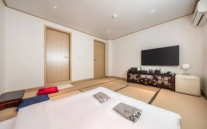 Oda (First room)