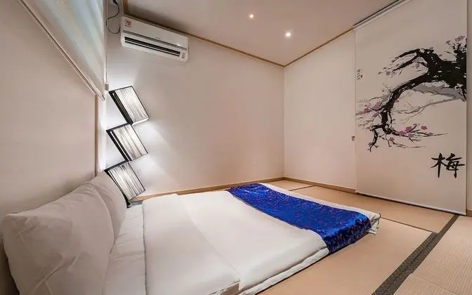 Oda (Half moon room)