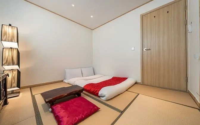 Oda (Half moon room)