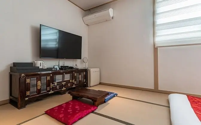 Oda (Half moon room)