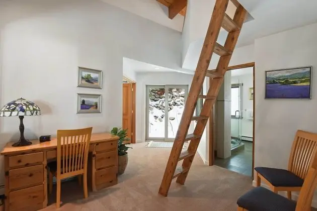 Ev, Birden Çok Yatak (Incline Village Manor)