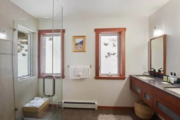Ev, Birden Çok Yatak (Incline Village Manor)