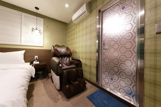 Oda (SUITE (Massage Chair Netflix Availabl)