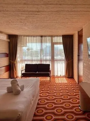 Standart Sigara İçilmez Havuz Kenarı