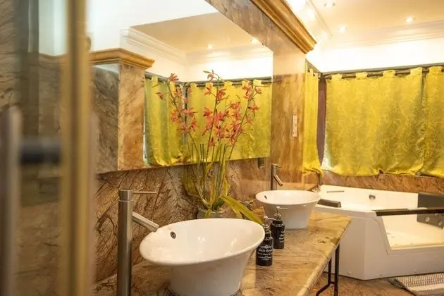 Deluxe Tek Büyük Yataklı Oda, 1 En Büyük (King) Boy Yatak, Sigara İçilebilir, Sıcak Su Havuzu