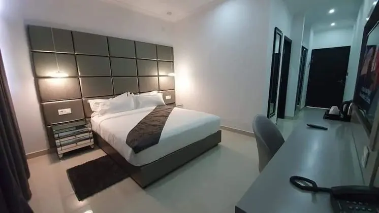 Deluxe Tek Büyük Yataklı Oda