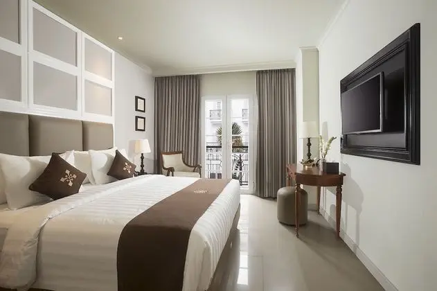 Deluxe Double Room with Pool View