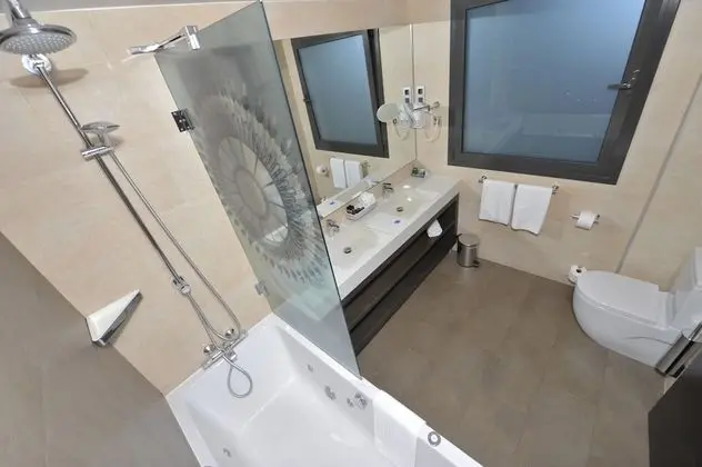 Premium Oda, 1 Büyük (Queen) Boy Yatak, Sıcak Su Küveti, Şehir Manzaralı