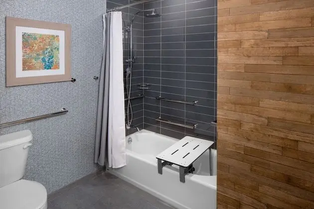 Standard Oda, 1 En Büyük (King) Boy Yatak, Engellilere Uygun (Mobility Tub)