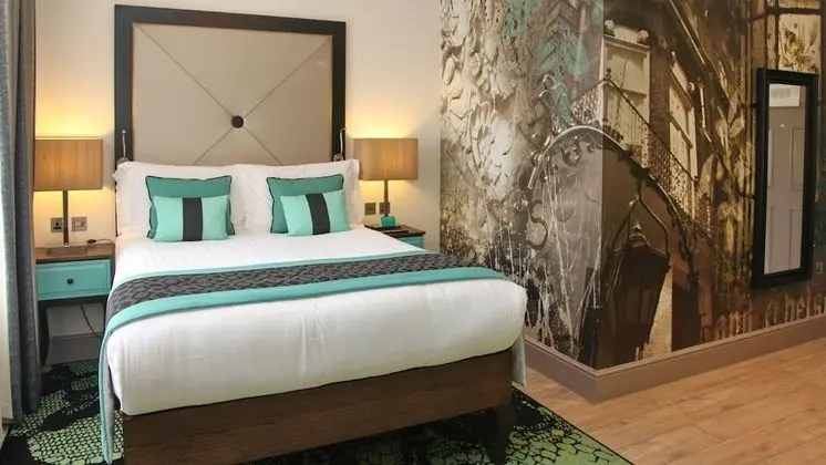 Standard Oda, 1 Büyük (Queen) Boy Yatak