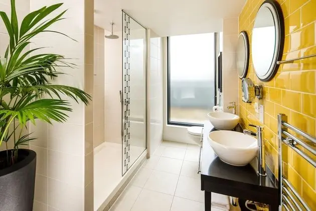 Premium Oda, 1 En Büyük (King) Boy Yatak, Balkon (Furnished Balcony)