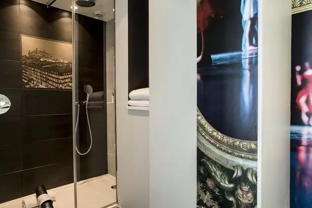 Standard Oda, 1 Büyük (Queen) Boy Yatak (Walk in Shower)