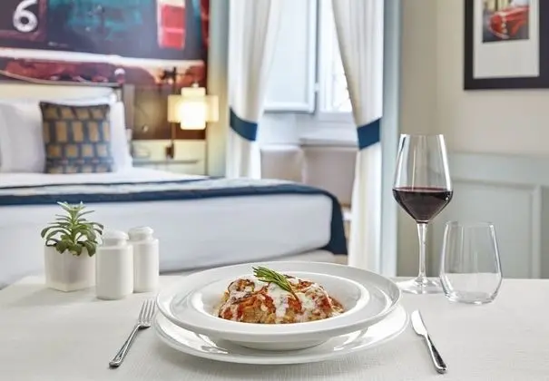 Premium Oda, 1 En Büyük (King) Boy Yatak ve Çekyat