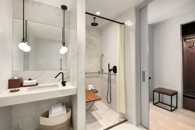 Oda, 2 Çift Kişilik Yatak, Engellilere Uygun (Communications, Roll-In Shower)
