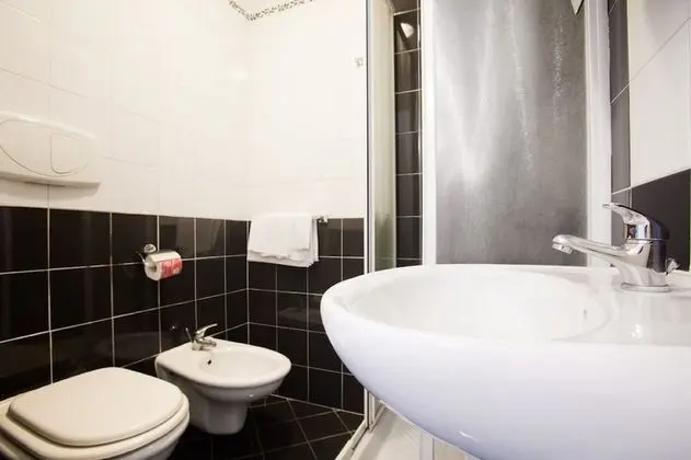 Economy Tek Büyük veya İki Ayrı Yataklı Oda, Ek Bina