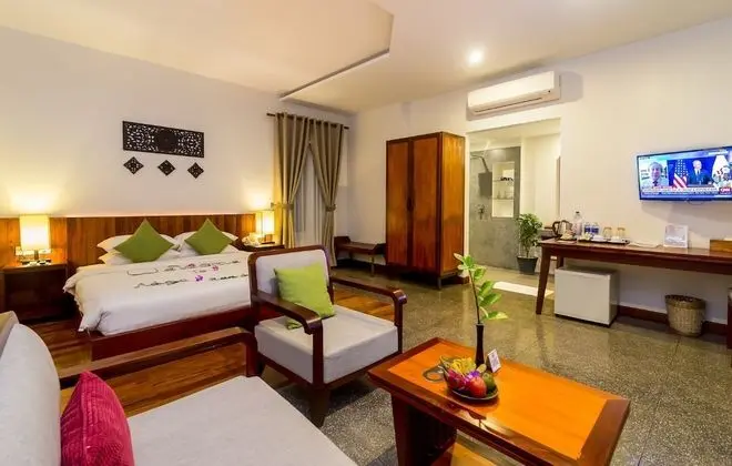 King Suite With Balcony Pool View - Free Pick Up