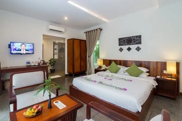 King Suite With Balcony Pool View - Free Pick Up