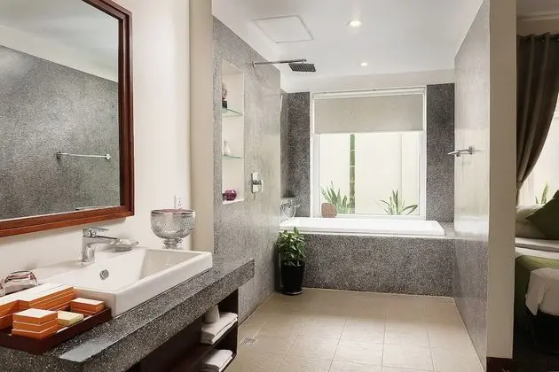 King Suite With Balcony Pool View - Free Pick Up