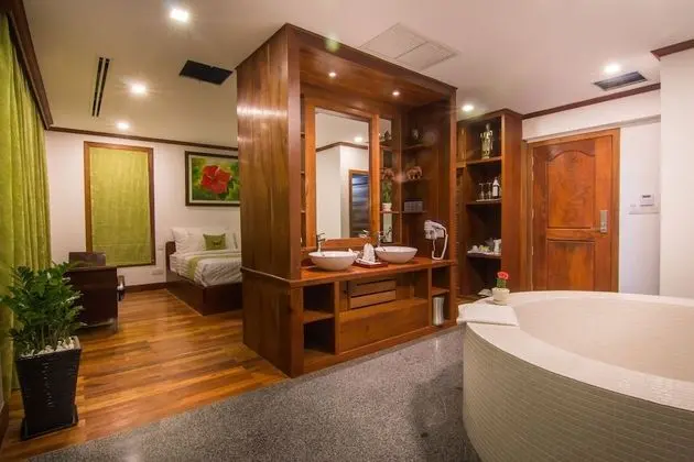 Luxury Süit, 1 En Büyük (King) Boy Yatak, Balkon, Havuz Manzaralı
