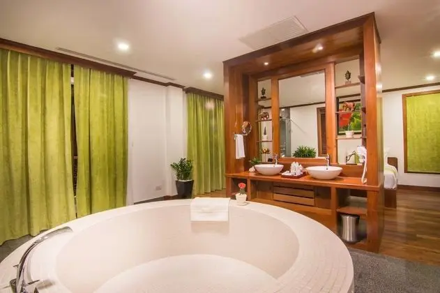 Luxury Süit, 1 En Büyük (King) Boy Yatak, Balkon, Havuz Manzaralı