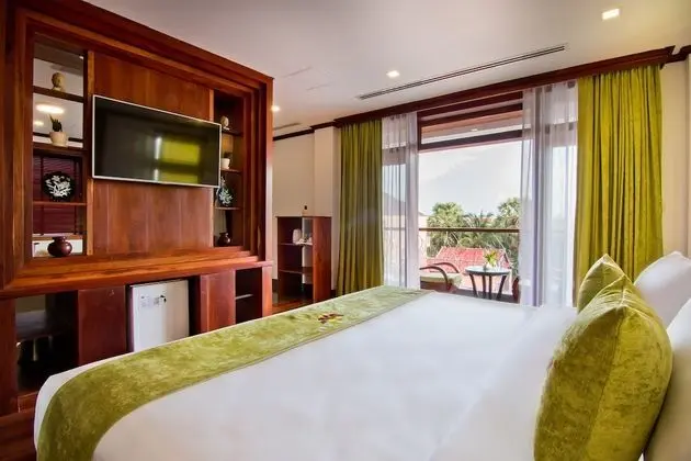 Luxury Süit, 1 En Büyük (King) Boy Yatak, Balkon, Havuz Manzaralı