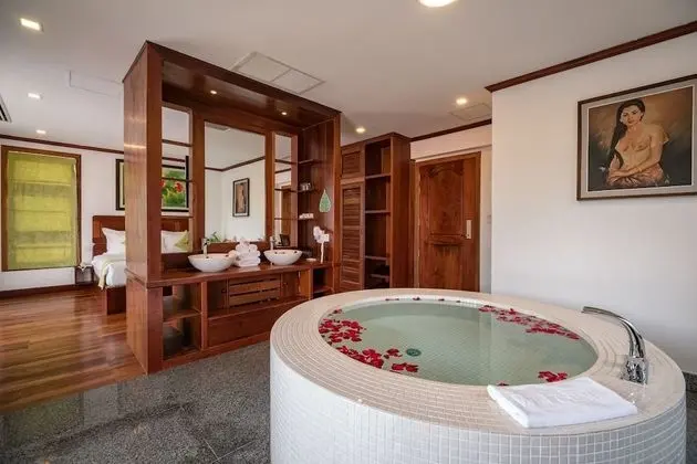 Luxury Süit, 1 En Büyük (King) Boy Yatak, Balkon, Havuz Manzaralı