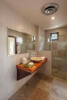 Junior Süit, 2 Büyük (Queen) Boy Yatak, Engellilere Uygun, Sigara İçilmez (w/ bathtub)