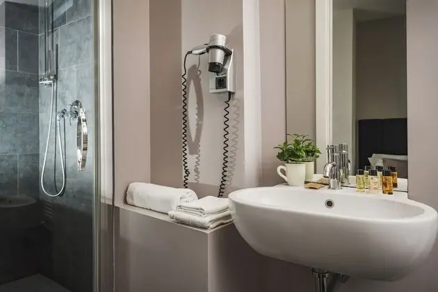 Basic Tek Büyük Yataklı Oda, 1 Büyük (Queen) Boy Yatak