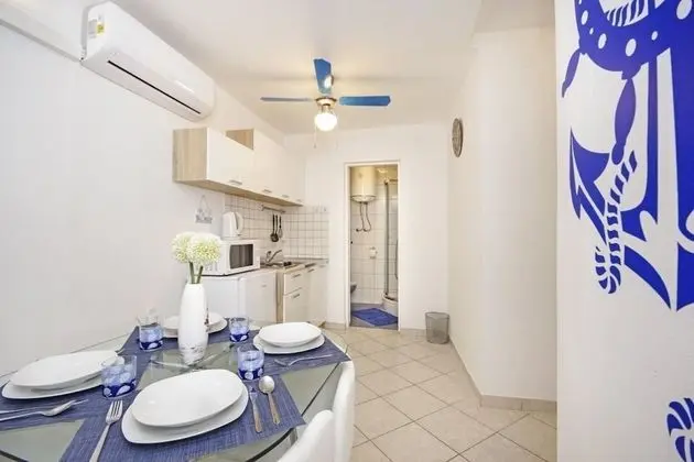 Apart Daire (Ines - central with free parking - A1)