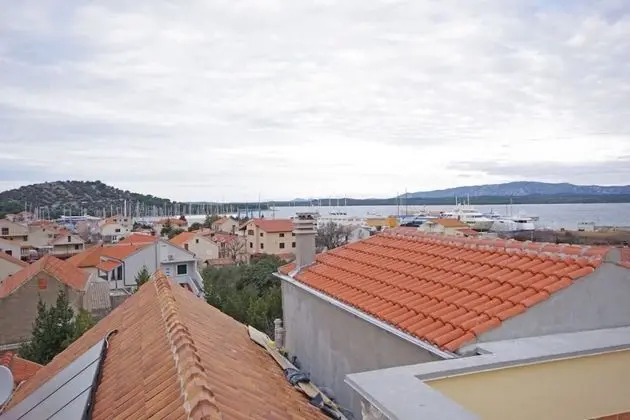 Apart Daire (Ines - central with free parking - A1)