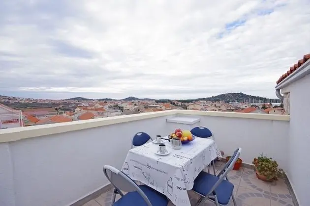 Apart Daire (Ines - central with free parking - A1)
