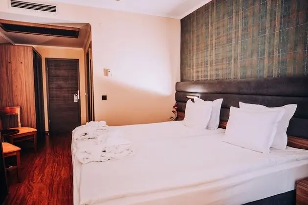 Basic Tek Büyük Yataklı Oda