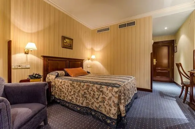 Büyük Yataklı Tek Kişilik Oda