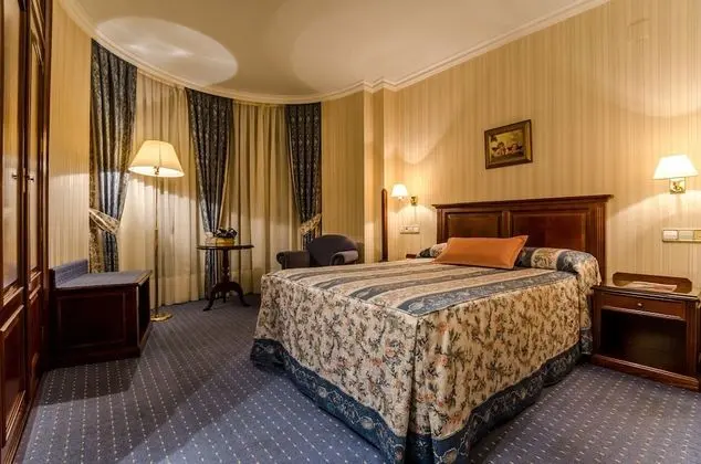 Büyük Yataklı Tek Kişilik Oda