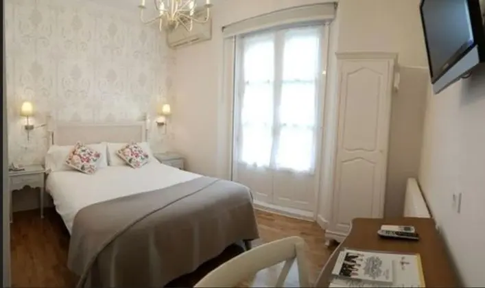 Standard Büyük Yataklı Tek Kişilik Oda