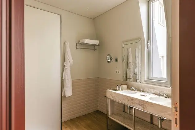 Premium Tek Büyük Yataklı Oda (Deluxe)