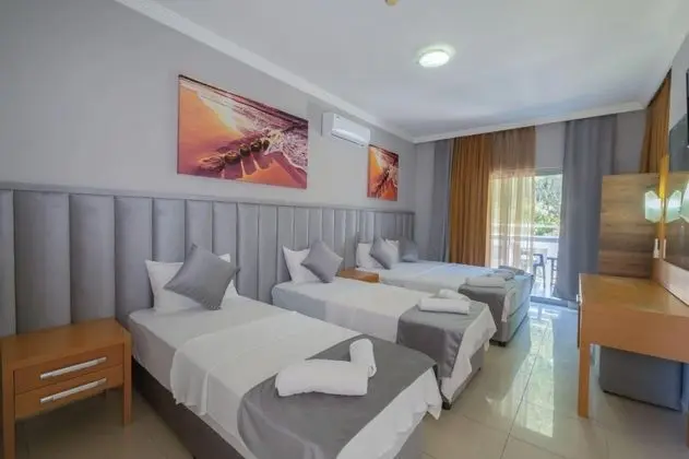 Deluxe Quadruple Room, Şehir veya Dağ Manzaralı, Balkonlu