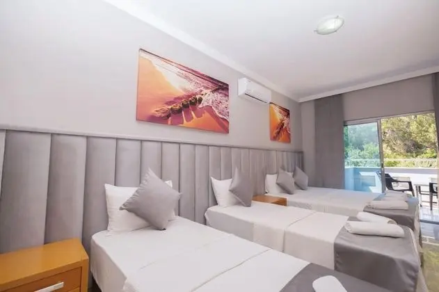 Deluxe Quadruple Room, Şehir veya Dağ Manzaralı, Balkonlu