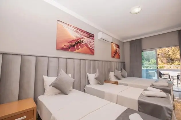 Deluxe Quadruple Room, Şehir veya Dağ Manzaralı, Balkonlu