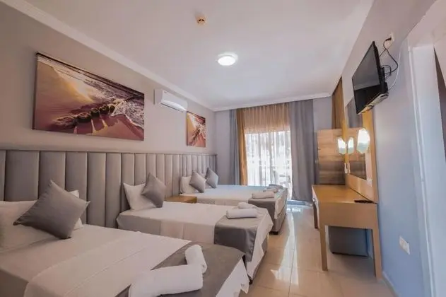 Deluxe Quadruple Room, Şehir veya Dağ Manzaralı, Balkonlu