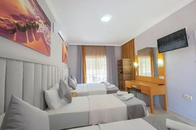 Deluxe Quadruple Room, Şehir veya Dağ Manzaralı, Balkonlu