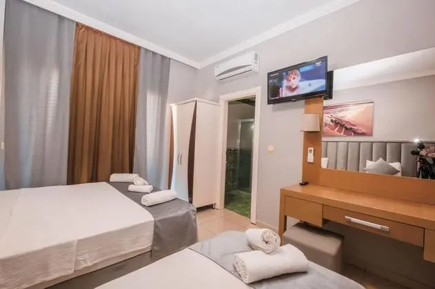Deluxe Triple Room, Şehir veya Dağ Manzaralı, Balkonlu