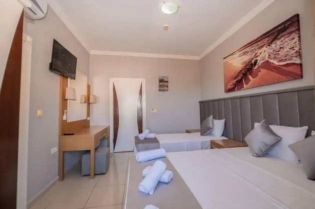 Deluxe Triple Room, Şehir veya Dağ Manzaralı, Balkonlu