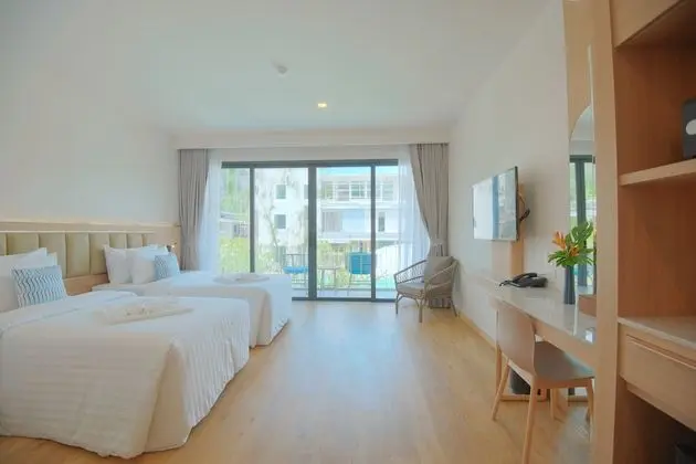 Deluxe Tek Büyük veya İki Ayrı Yataklı Oda, Havuz Manzaralı