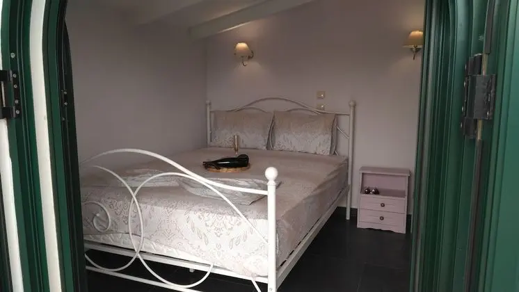 Deluxe Tek Büyük Yataklı Oda, Avlu Manzaralı